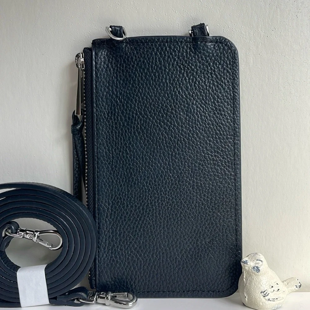 Bandolier Minimal Pouch And Strap
FLAT ZIP POUCH IN BLACK/SILVER - Picture 2 of 16